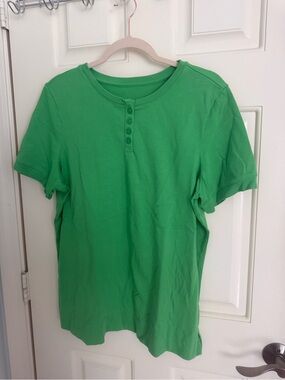 Women’s D&co Short-Sleeve Henley Tee in Bright Green